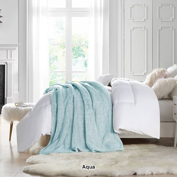 Cathay&#174; Swift Home&#174; Super Plush Oversized Throw