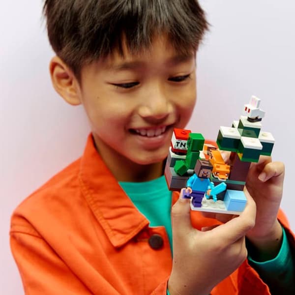 LEGO® Minecraft® Steve''s Taiga Adventure Building Kit