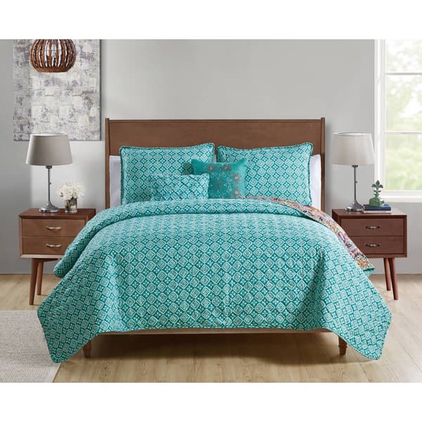 VCNY Home Yara Aqua Medallion Reversible Quilt Set