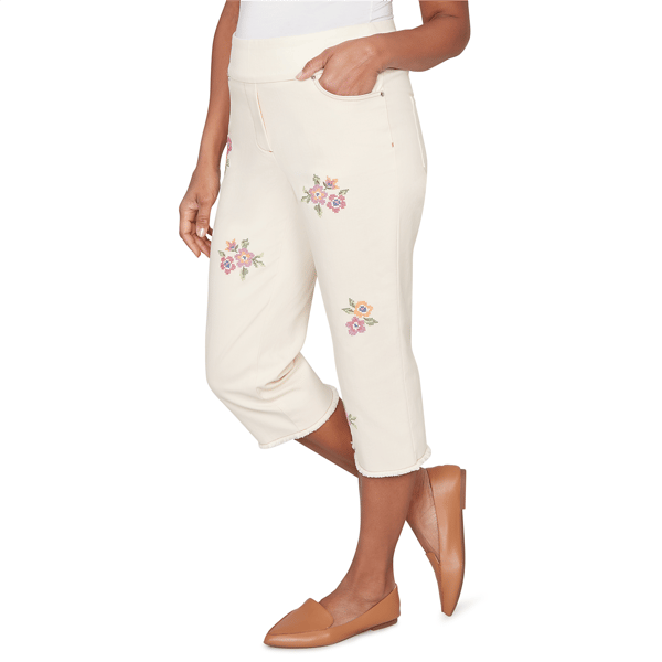 Petite Alfred Dunner Beachcomber Floral Cross Stitch Capris