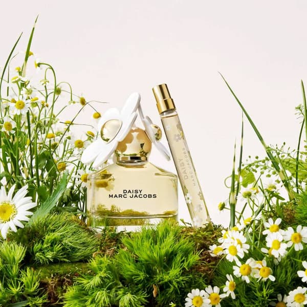 Marc Jacobs Daisy Eau de Toilette For Women & Body Lotion Set