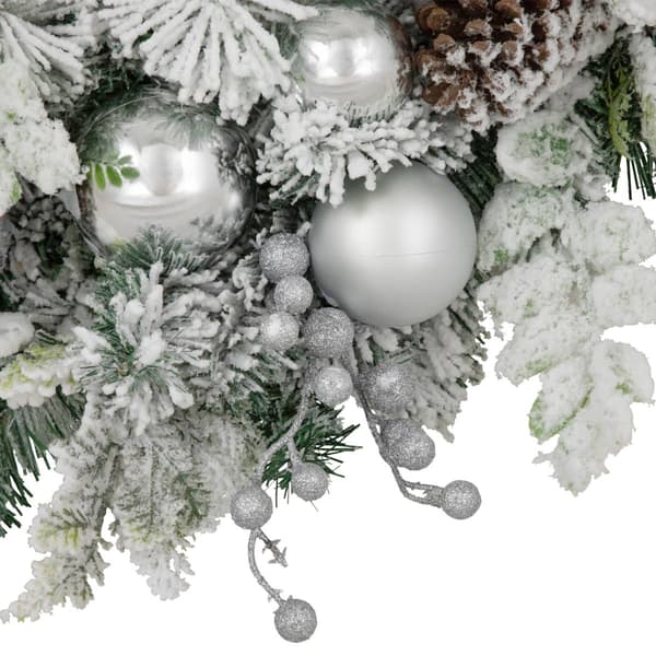 Northlight Seasonal 30in. Frosted Artificial Christmas Wreath