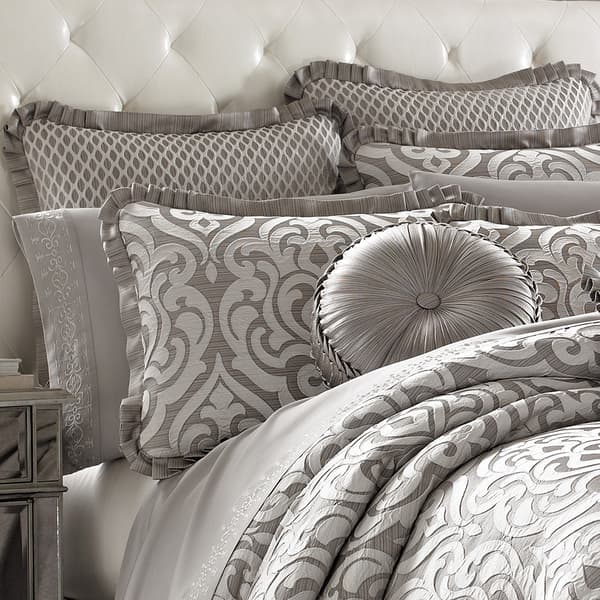 J. Queen New York Luxembourg 4pc. Comforter Set