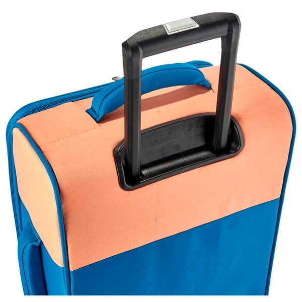 IT Luggage Duo-Tone 18 Inch Carry On