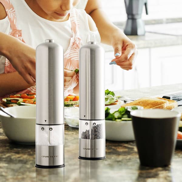 Ovente Electric Stainless Steel Sea Salt & Pepper Grinder Set