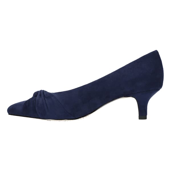 Womens Bella Vita Pettigrew Kitten Heels