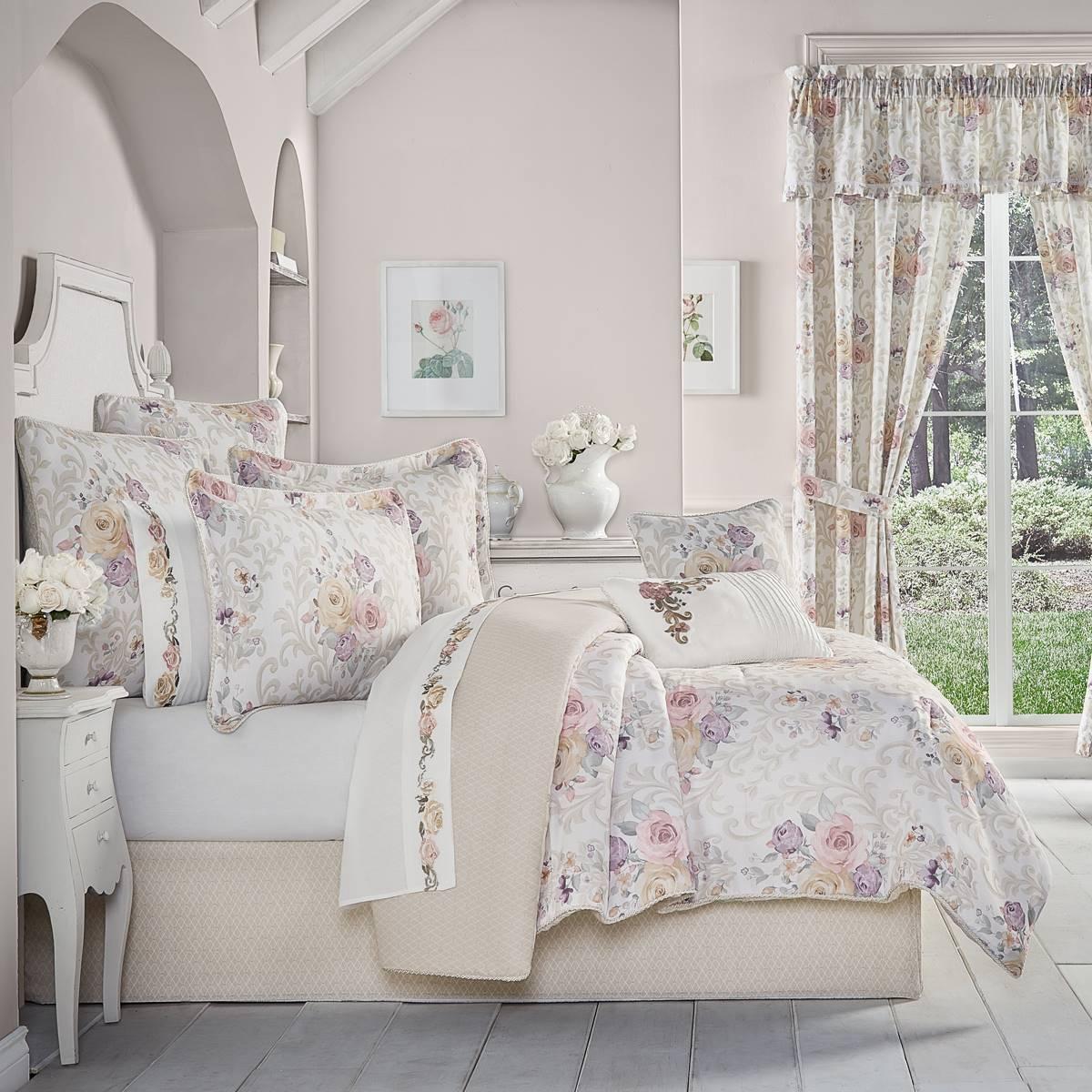 Royal Court Chardonnay Full/Queen Comforter Set