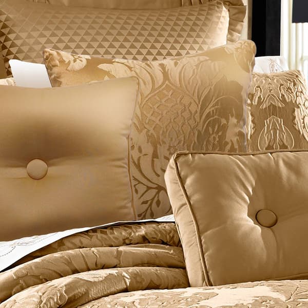 Five Queens Court Colonial Square Decorative Pillow - 18x18