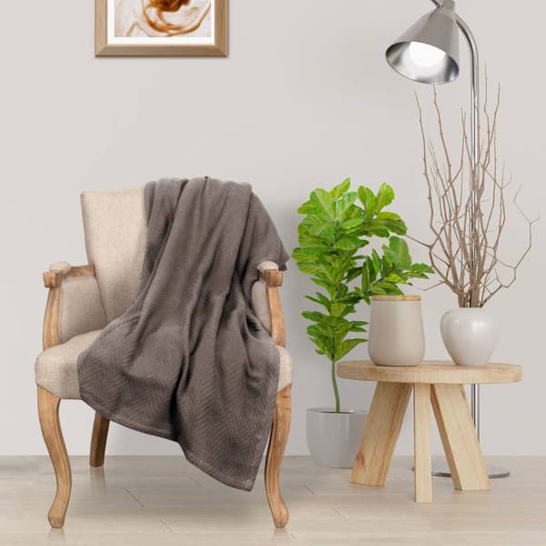 Superior All-Season Chevron Cotton Blanket