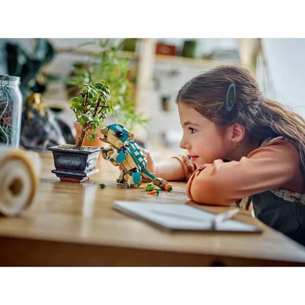 LEGO&#174; Jurassic World Baby Bumpy: Ankylosaurus Building Kit