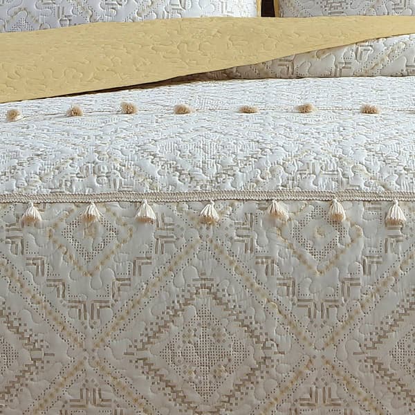 Design Studio Skye Tribal Reversible Quilt Set - King