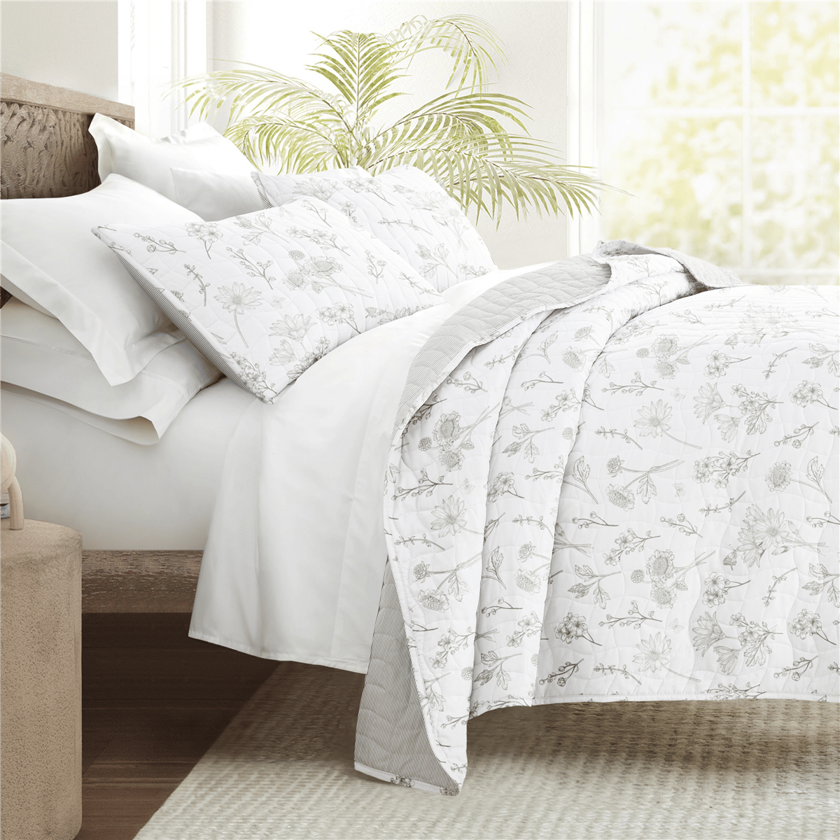 Open Video Modal for Soft Essentials Ultra-Soft Blooming Daisy Reversible Quilt Set