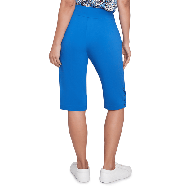 Petite Skye&#8217;s the Limit American Graphic Pull On Solid Skimmer