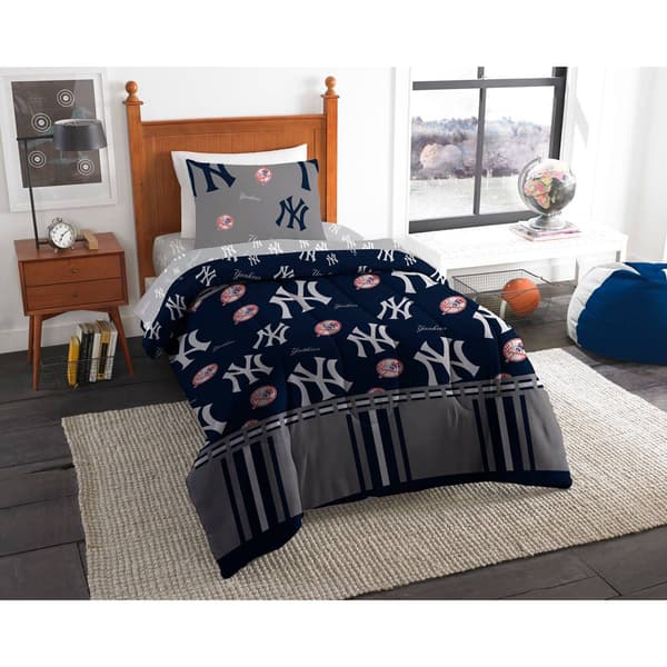 MLB NY Yankees Rotary Bed In A Bag Set - image 