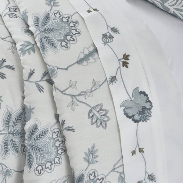 J. Queen New York Blue Garden 4pc. Queen Comforter Set