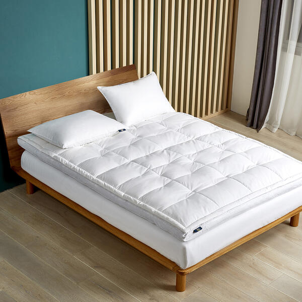 Serta&#40;R&#41; 2 Inch Feather And Down Fiber Mattress Topper Featherbed - image 