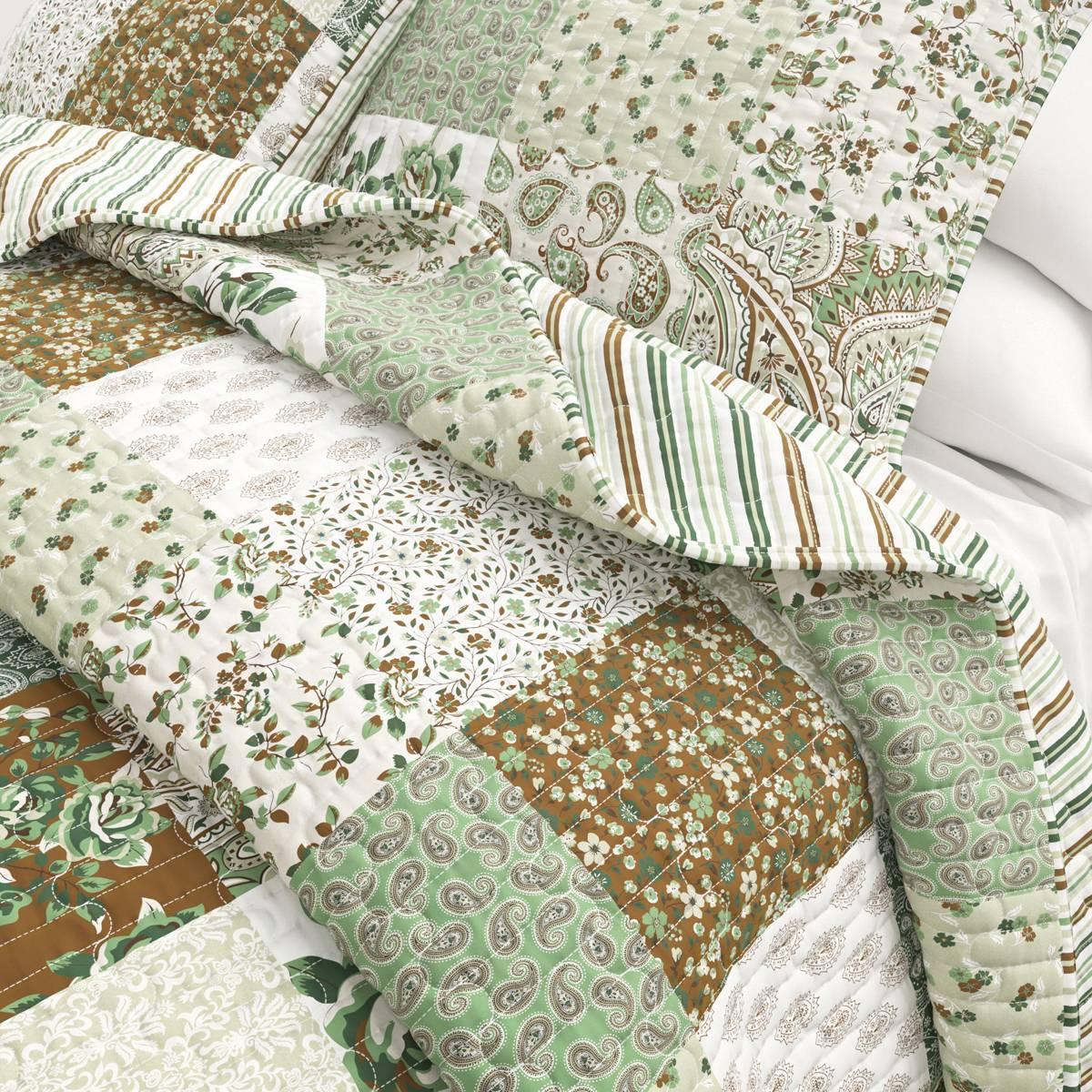 FreshFolds Damia 3pc. Reversible Paisley Patchwork Quilt Set