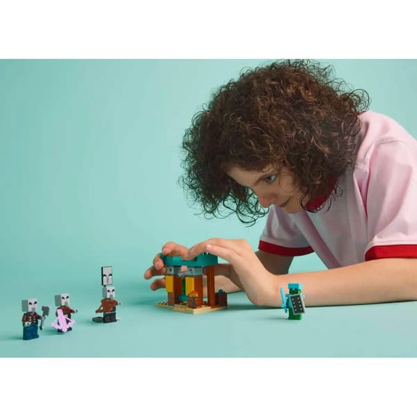 LEGO® Minecraft The Illager Desert Patrol