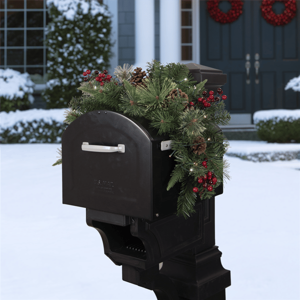 Northlight 36in. Pre-lit Decorated Christmas Mailbox Swag