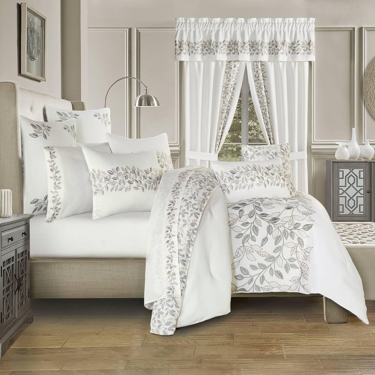Royal Court Laurel 3pc. Full/Queen Reversible Comforter Set