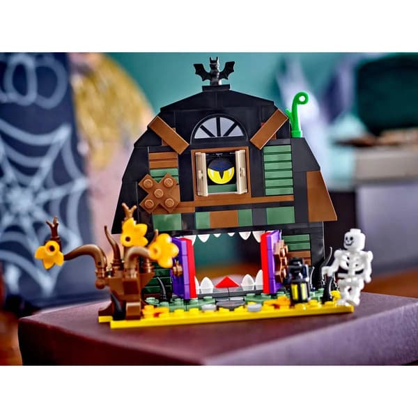 LEGO&#174; Halloween Barn
