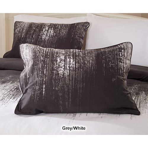 Vince Camuto Lyon Comforter Set