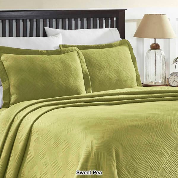 Superior Geometric Matelasse Scalloped Bedspread Set
