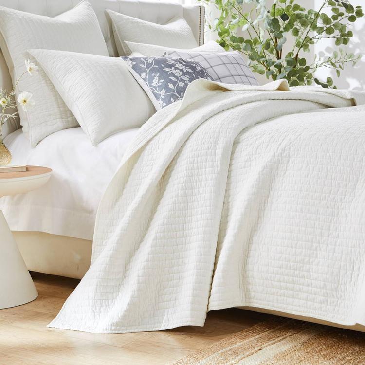 Greenland Home Fashions(tm) Monterrey Finely Stitch Solid Quilt Set