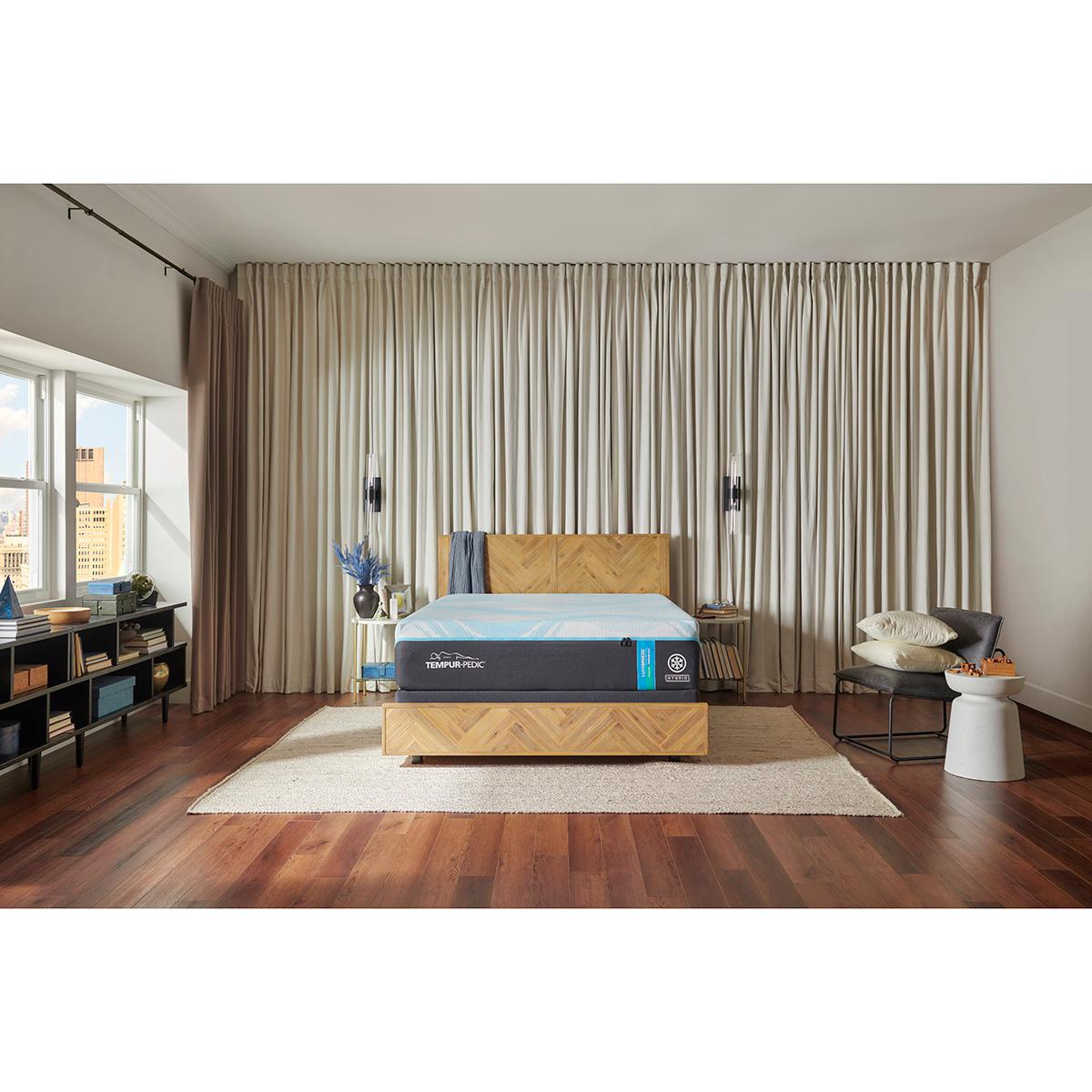 Tempur-Pedic® LuxeBreeze® 2.0 Medium Hybrid Mattress