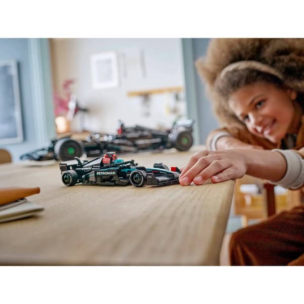 LEGO&#174; Speed Champions Mercedes AMG F1 W15