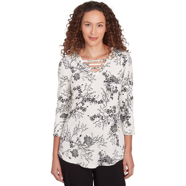 Womens Emaline Key Items 3/4 Sleeve Lattice V-Neck Blouse