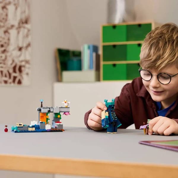 LEGO&#174; Minecraft The Warden Encounter