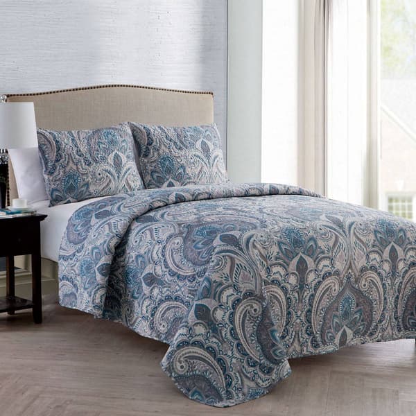 VCNY Home Lawrence Damask Quilt Set