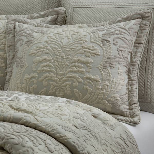 J. Queen New York Leonardo 4pc. Queen Comforter Set