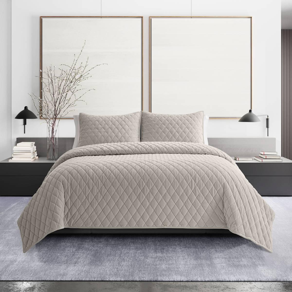 Vera Wang Diamond Velvet Quilt Set