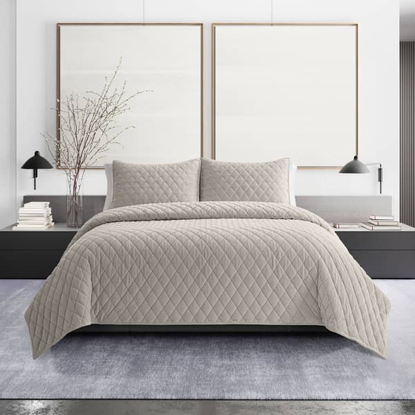 Vera Wang Diamond Velvet Quilt Set - image 