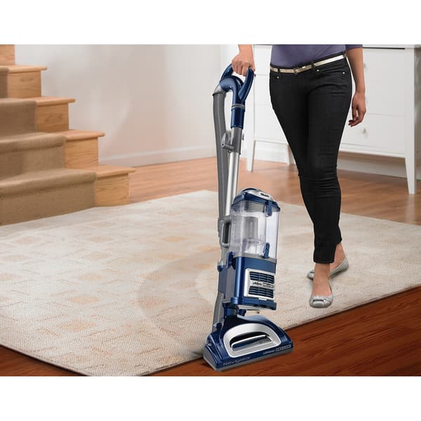 Shark Navigator Lift Away Deluxe Upright Vacuum