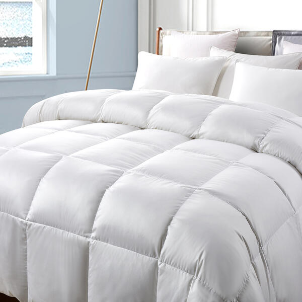 Serta® 300 Thread Count White Down Fiber All Season Comforter