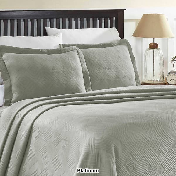 Superior Geometric Matelasse Scalloped Bedspread Set