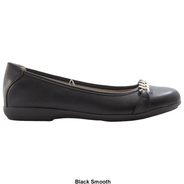 Womens Cliffs by White Mountain Charmed Flats