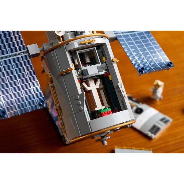 LEGO® Icons Hubble Space Telescope Building Kit