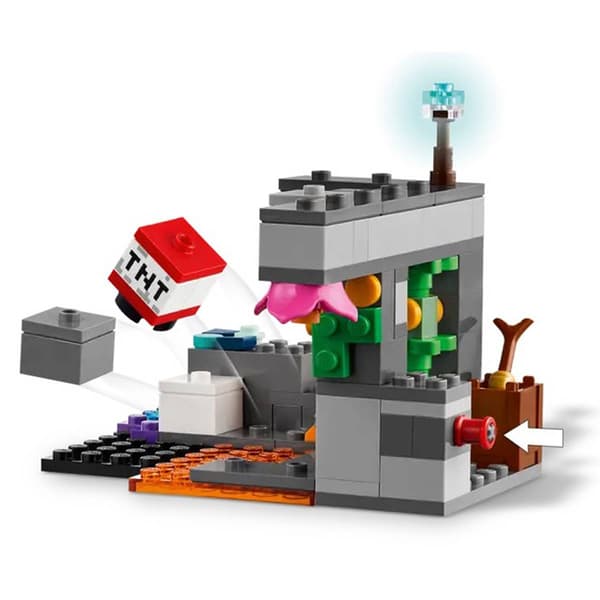 LEGO&#174; Minecraft The Warden Encounter