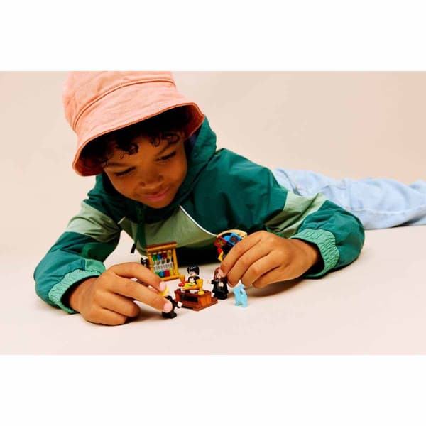 LEGO® Hogwarts™ Castle: Sorting Hat™ Ceremony Building Kit