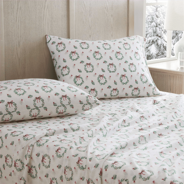 Martha Stewart Wreaths & Mistletoe Sheet Set