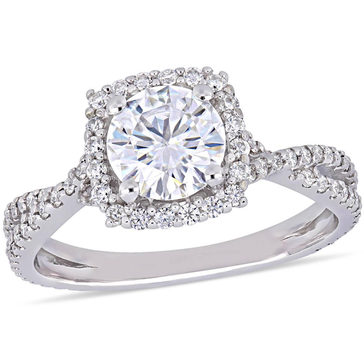 Diamond Classics™ 10kt. Round & Halo Set Engagement Ring