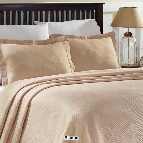 Superior Geometric Matelasse Scalloped Bedspread Set