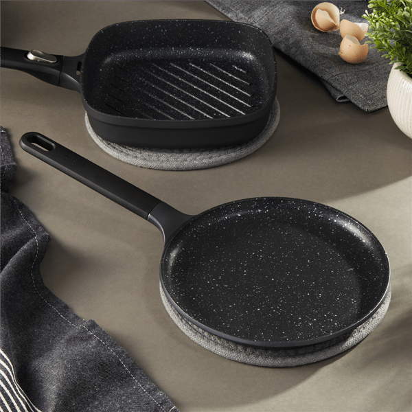 BergHOFF GEM Nonstick Cast Aluminum 10in. Pancake Pan