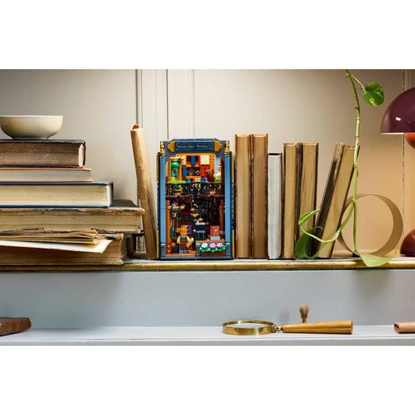 LEGO® Icons Bookstore: Book Nook