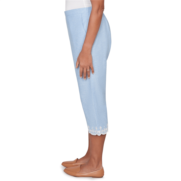 Womens Alfred Dunner Caribbean Blues Eyelet Embroidery Capris