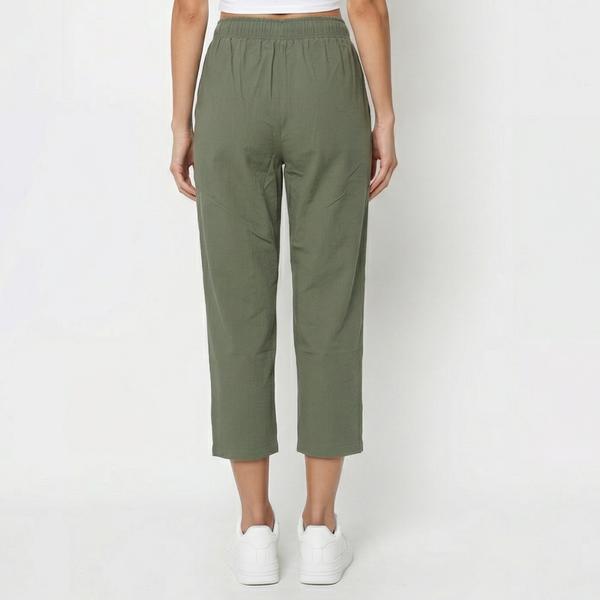 Petite Emily Daniels Pull On Solid Button Accent Capris
